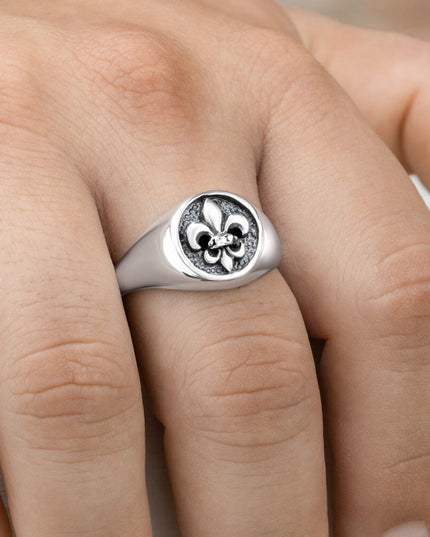 Fleur-de-Lis 925 Sterling Silver Ring – 13mm Design, Unisex, Sizes 7–15, Made in Thailand