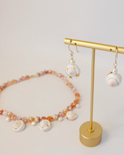 Pearl Agate Seashell Charm Necklace – Handcrafted with Freshwater Pearls & 14K Gold-Filled Clasp (18")